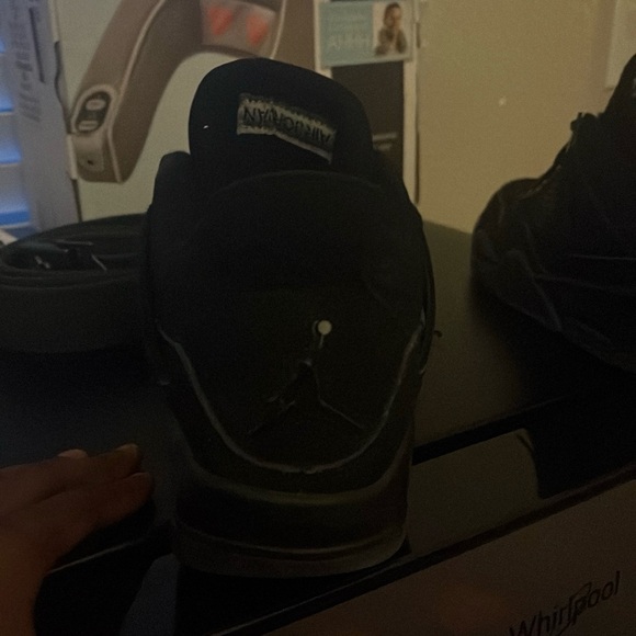 JORDAN 4 BLACK CATS Size 9.5